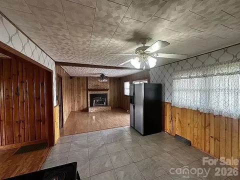 Living - 34 Sunset Dr, Brevard, NC 28712 photo 3 of 6