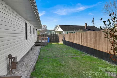 Exterior - 34 Sunset Dr, Brevard, NC 28712 photo 10 of 12
