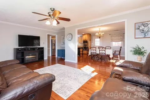 Living - 143 Devonwood Dr, Marion, NC 28752 photo 1 of 2