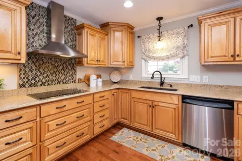 Kitchen - 143 Devonwood Dr, Marion, NC 28752 photo 2 of 3