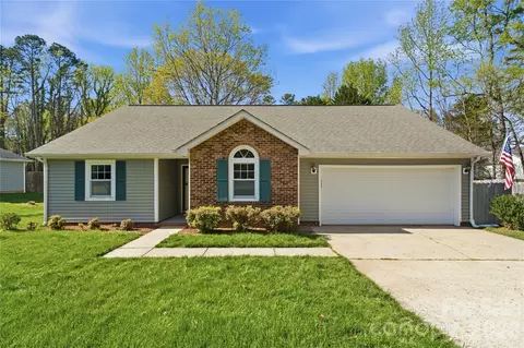 2909 Oakcroft Dr, Matthews, NC 28105