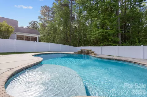 6614 Bluegill Rd, Charlotte, NC 28216