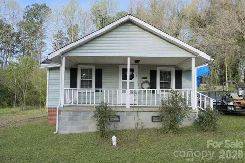 624 Blue St, Troy, NC 27371