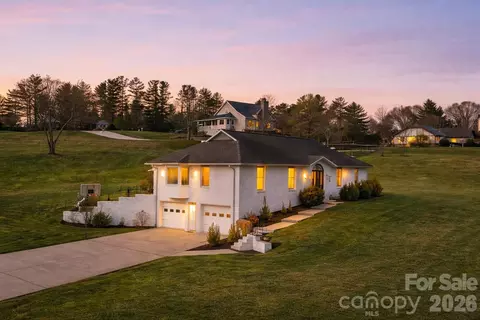 17 Amber Dr, Horse Shoe, NC 28742