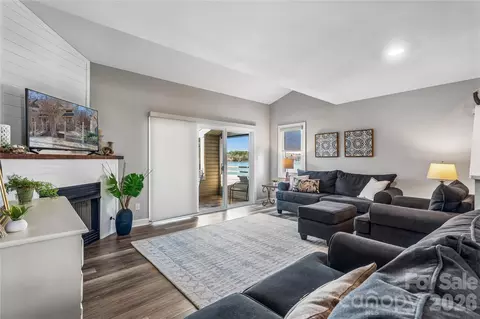 14021 Queens Harbor Rd, Charlotte, NC 28278