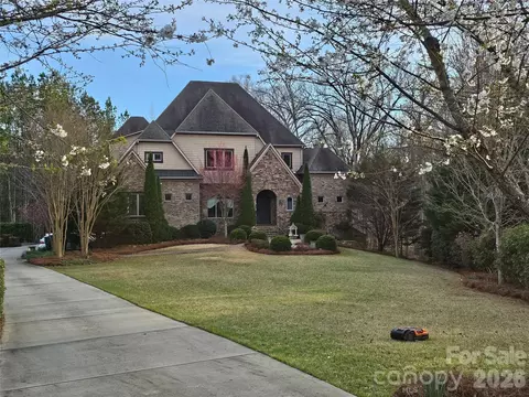 9222 Woodhall Lake Dr, Waxhaw, NC 28173