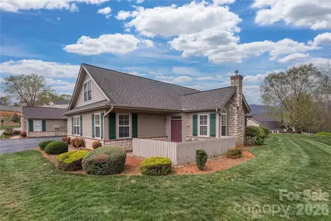 93 Outlook Cir, Swannanoa, NC 28778