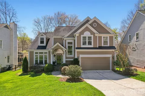 6624 Fairway Point Dr, Charlotte, NC 28269