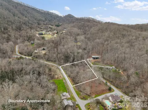 9999 Talking Rock Ln, Leicester, NC 28748