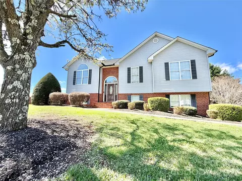 15 Luther Stafford Ave, Taylorsville, NC 28681