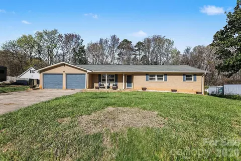 213 Lakeview Dr, Harrisburg, NC 28075