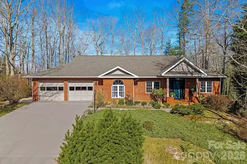 306 Croydon Dr, Hendersonville, NC 28791