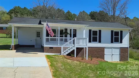 1220 Old Greenbriar Dr, Lancaster, SC 29720