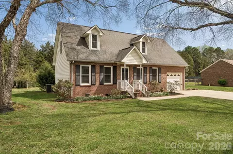125 Equestrian Dr, Mooresville, NC 28115