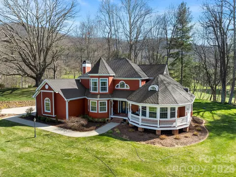 223 Fairway Ter, Canton, NC 28716