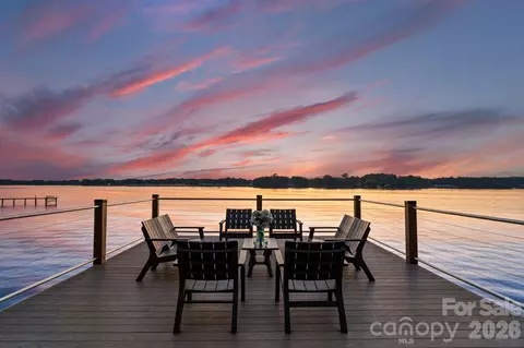 138 Lakefront Dr, Mooresville, NC 28117