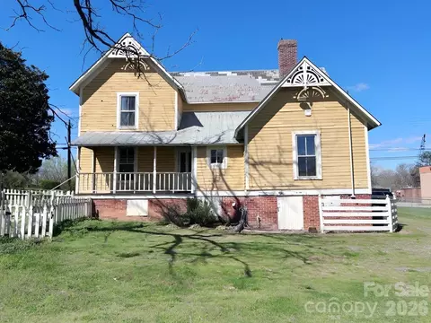 Exterior - 202 E Central Ave, Catawba, NC 28609 photo 7 of 7