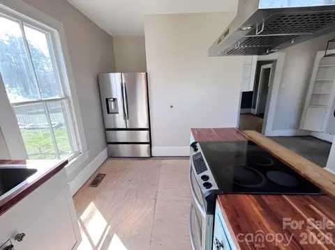 Kitchen - 202 E Central Ave, Catawba, NC 28609 photo 4 of 4