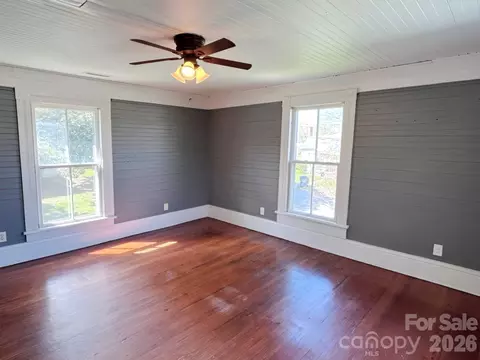 Bedroom - 202 E Central Ave, Catawba, NC 28609 photo 2 of 4
