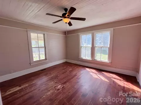 Living - 202 E Central Ave, Catawba, NC 28609 photo 5 of 6