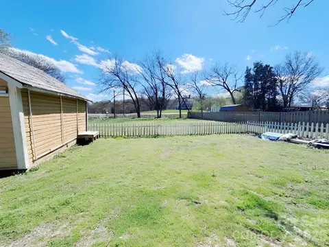Exterior - 202 E Central Ave, Catawba, NC 28609 photo 6 of 7
