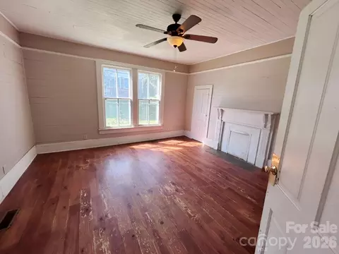 Living - 202 E Central Ave, Catawba, NC 28609 photo 4 of 6