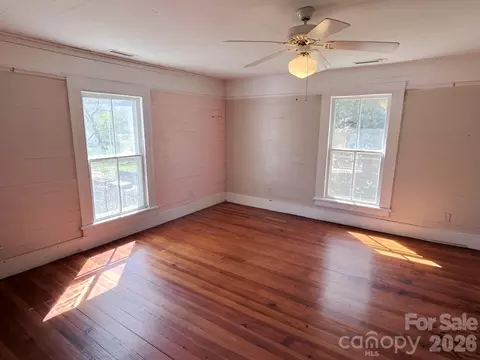 Bedroom - 202 E Central Ave, Catawba, NC 28609 photo 3 of 4