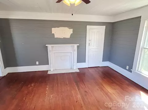 Living - 202 E Central Ave, Catawba, NC 28609 photo 6 of 6
