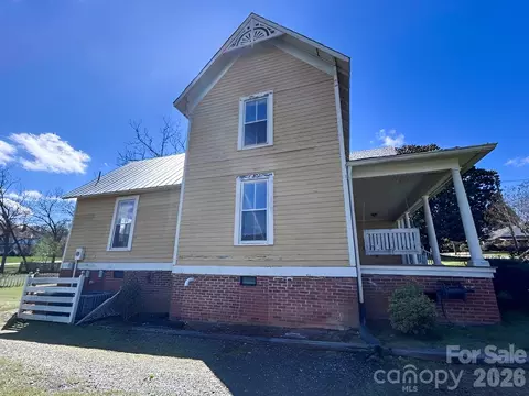 Exterior - 202 E Central Ave, Catawba, NC 28609 photo 3 of 7