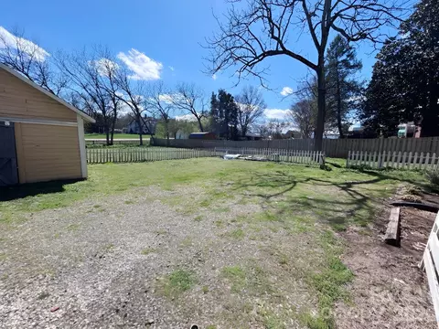 Exterior - 202 E Central Ave, Catawba, NC 28609 photo 5 of 7