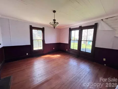 Living - 202 E Central Ave, Catawba, NC 28609 photo 1 of 6