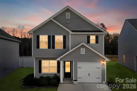 3027 Crescent Lake Ln, Charlotte, NC 28214