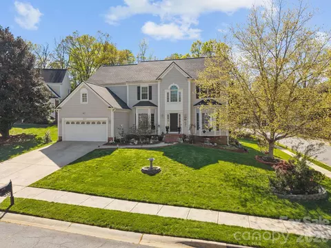 6215 Glencairn Ct, Charlotte, NC 28269