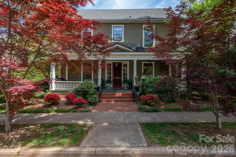 130 N Mulberry St, Statesville, NC 28677