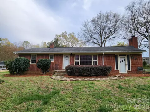 217 Saint John St, Dallas, NC 28034