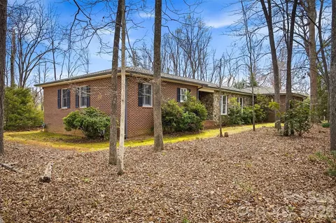203 Heritage Ln, Morganton, NC 28655