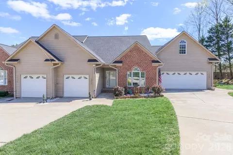 1530 Forest Park Dr, Statesville, NC 28677