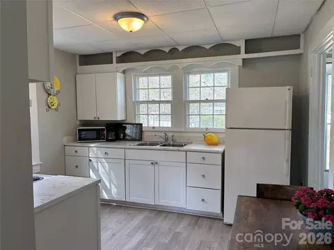 214 W Maine Ave, Bessemer City, NC 28016