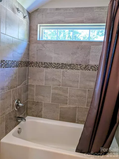 Bath - 19934 Walter Henderson Rd, Cornelius, NC 28031 photo 4 of 9