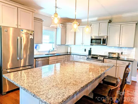 Kitchen - 19934 Walter Henderson Rd, Cornelius, NC 28031 photo 3 of 7