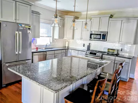 Kitchen - 19934 Walter Henderson Rd, Cornelius, NC 28031 photo 5 of 7