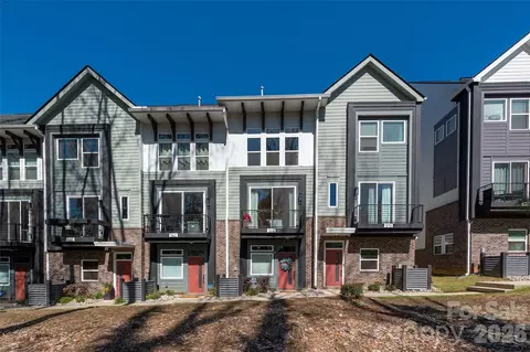 566 W End Dr, Charlotte, NC 28208