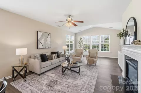 Living - 415 Garnet Ct, Fort Mill, SC 29708 photo 2 of 5