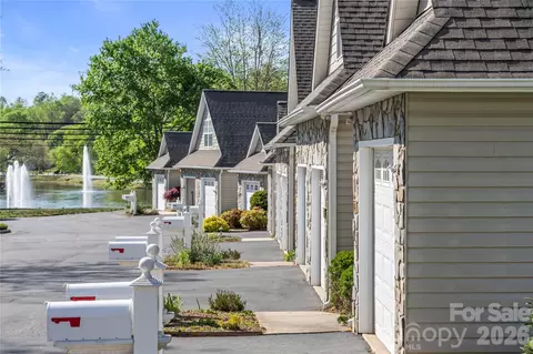 206 Waters Edge Dr, Weaverville, NC 28787