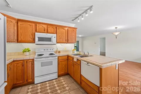 206 Waters Edge Dr, Weaverville, NC 28787