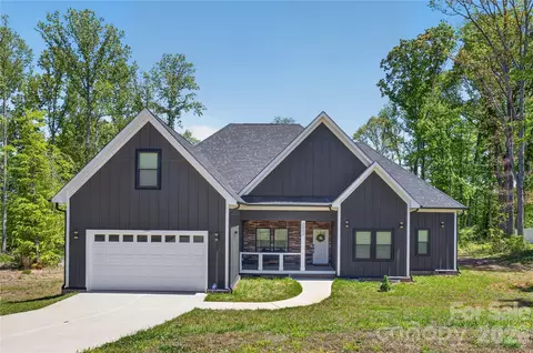 2002 Plain Field Dr, Bessemer City, NC 28016