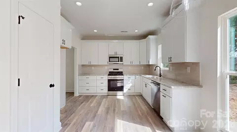 Entry Way - 2902 Sweetgrass Ln, Monroe, NC 28112 photo 6 of 8