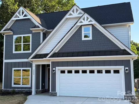 Exterior - 2902 Sweetgrass Ln, Monroe, NC 28112 photo 2 of 4