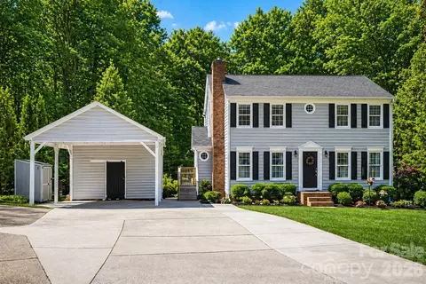 2724 Artesian Ct, Charlotte, NC 28270