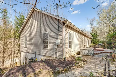 319 Glenn Bridge Rd, Arden, NC 28704